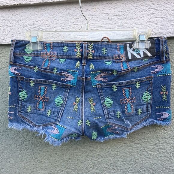 Kendall & Kylie Embroidered Lace Up Tribal Shorts Size 5 - Picture 5 of 6
